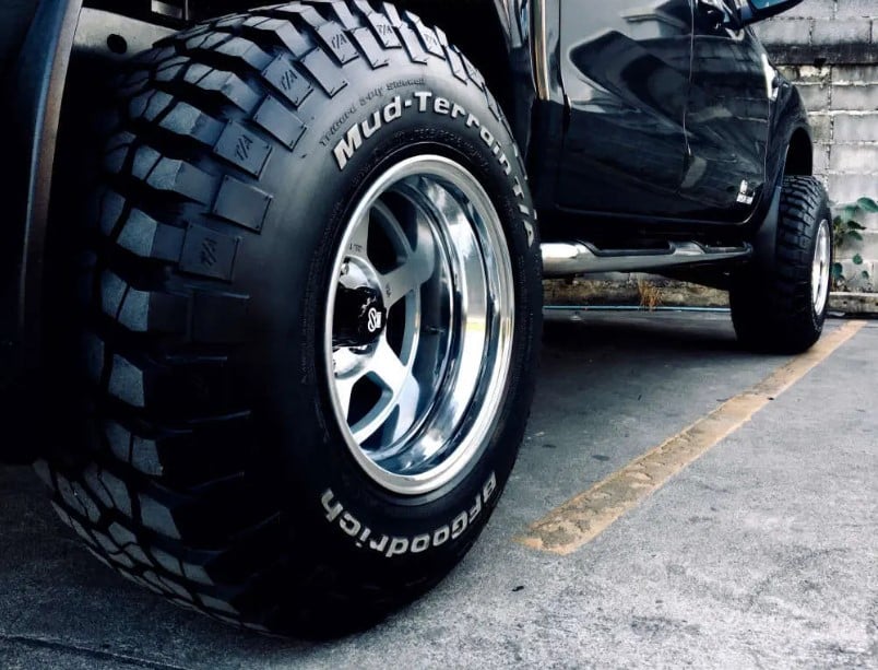 305 70r16 tires