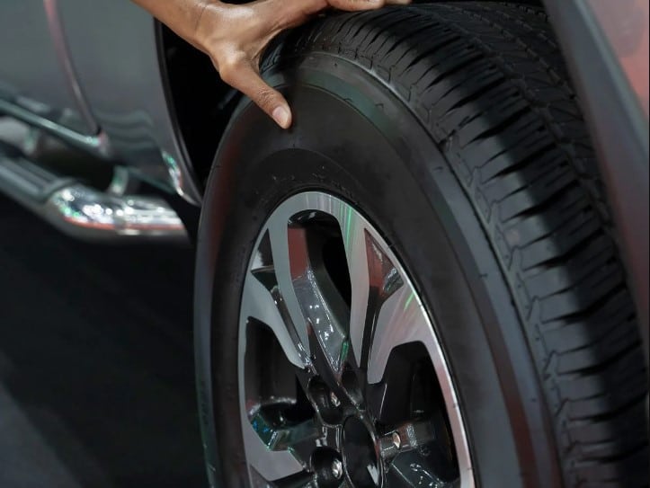 How the weight of a tire affects your car's performance